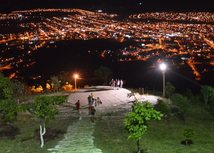Missa de Santa Ceia é parte marcante das solenidades da Semana Santa. Em Paraíso do Tocantins, muitos fiéis, entre moradores locais e visitantes, sobrem a pé a Serra do Estrondo. , Pacote de turismo Tocantins, Passagem Tocantins e Hotéis baratos Tocantins, em, Brasil