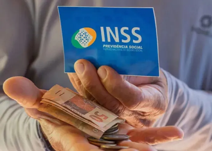 A projeção para o salário mínimo em 2025 é de R$ 1.518, um aumento que reflete a política de valorização do governo federal. 

Este reajuste não apenas influencia os trabalhadores ativos, mas também impacta diretamente os valores de aposentadorias, pensões e benefícios sociais atrelados ao piso nacional., Aposentadorias INSS, Valorização salarial e Impacto econômico., em, Brasil
