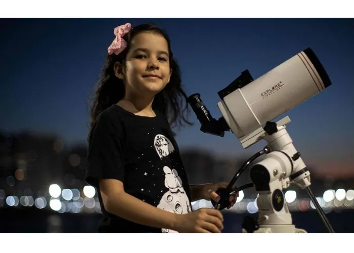 O programa é uma parceria do Ministério da Ciência, Tecnologia e Inovações e o International Astronomical Search Collaboration, vinculado a Nasa.

Quem gosta de observar o céu pode ter a chance de caçar objetos astronómicos de verdade. Já estão abertas as inscrições para a edição de 2022 do programa Caça Asteroides do ministério da Ciência, Tecnologia e inovações.  O programa é uma parceria do ministério e o International Astronomical Search Collaboration, vinculado a Agência Espacial norte-americana, a Nasa.

Os participantes terão a oportunidade de analisar imagens de objetos próximos a terra e, poderão encontrar um ou mais asteroides. Serão oferecidas 1300 vagas e serão disponibilizados cerca de 30 mil pacotes de imagens.

As imagens são analisadas pelo software Astrometrica, disponível na página do instituto da Nasa.

As incrições podem ser feitas pelo site: even3.com.br, acessando o botão ir abaixo., Fotos da NASA, Imagens da Nasa e Telescópios e lunetas, em, Brasil