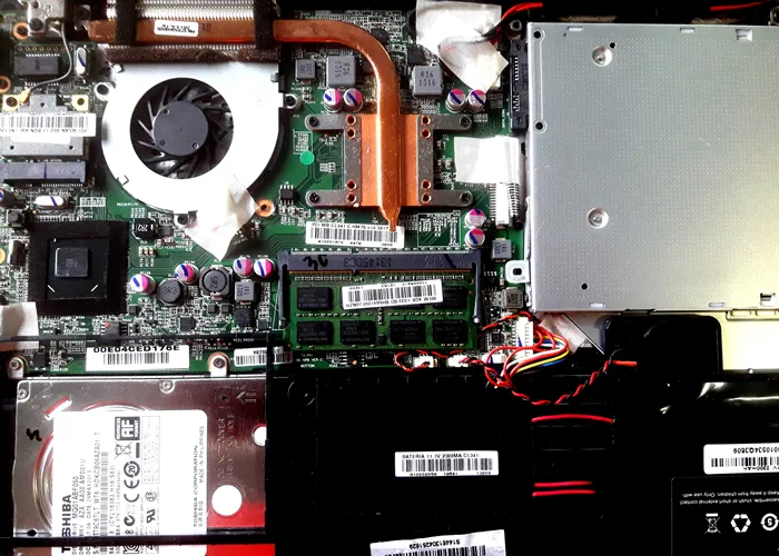 Globalnet Soluções e Entretenimento 
Manutenção de Computadores e Notebooks
Av. Noel Nutels, n.º 52, Feira da Cidade Nova 1, ao Lado do T3
Manaus-AM
Telefone: 92 99105-4718 -  Márcio 
Suporte 24 horas.!


Realização da substituição da Bateria do Notebook  Cce Ultra Thin S23 S43 Original 11.1v 24wh S331-ts23

Outras características
É inflamável: Sim
Duração: 2 h
Composição da bateria: Íon de lítio


Bateria Cce Ultra Thin S23 S43 Original 11.1V 24wh S331-ts23

=========================
ESPECIFICAÇÃO
=========================
Modelo: S331-TS23
Voltagem: 11.1V 24Wh
Estado: Nova
Procedência: Original
Cor: Preta

Compatível com os modelos:
CCE Ultra Thin S23
CCE Ultra Thin S43

SKU: bt137--original


Descrição do Notebook  Cce Ultra Thin S23

Marca	CCE
Linha	Win
Modelo	Ultra Thin s23
Memória RAM	2 GB
Capacidade do HD	320 GB
Resolução da tela	1480x960
Marca do processador	Intel
Linha do processador	Celeron
Nome do sistema operacional	Windows
Versão do sistema operacional	Windows 10

, Notebook SAMSUNG barato, Notebook com desconto  e Lista de Notebooks gamer, em, Brasil