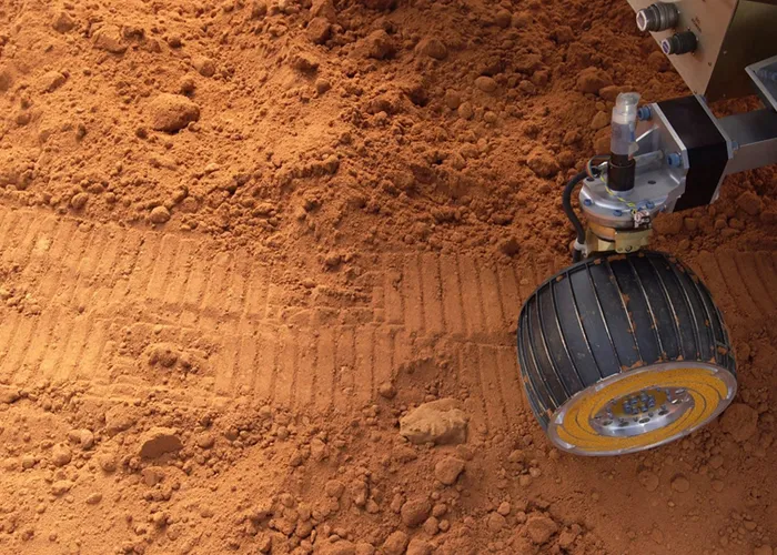 A história da Curiosity Mars Rover

A missão Curiosity Mars Rover pousou em Marte em agosto de 2012 e, desde então, vem coletando dados no Planeta Vermelho. São mais de dez anos e meio de pesquisa.


Marte já foi o lar de vida microbiana

De acordo com o site do Laboratório de Propulsão a Jato da NASA, a missão original do Curiosity era descobrir se Marte já foi “habitável para a vida microbiana”, algo que o rover provou no início de sua missão, de acordo com o site da NASA.


A descoberta ocorreu ao subir o Monte Sharp

As rochas marcadas por ondas foram fotografadas pelo Curiosity, a cerca de 800 metros, na subida do Monte Sharp, acrescentou Wattles, autor da reportagem da CBS News.


Rochas formadas por ondas

Segundo a NASA, as evidências na rocha só poderiam ter sido formadas por um lago raso, que cobria a área em épocas anteriores.

, Tripadvisor pacote turismo, Promoção passagem e Pacote de viagens, em, Brasil