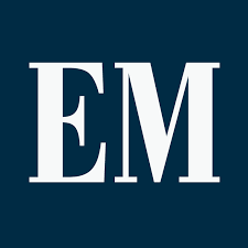 Um episódio inusitado e chocante ocorreu no Hospital Municipal Margarita Moralles, em Poços de Caldas, no sul de Minas Gerais. Dois funcionários foram flagrados por uma paciente enquanto faziam sexo durante o plantão. O incidente envolveu um médico e uma enfermeira, gerando repercussão imediata e uma investigação por parte das autoridades locais.


Investigação

A Prefeitura de Poços de Caldas rapidamente tomou conhecimento do ocorrido e iniciou uma investigação para apurar os fatos. Segundo informações, o médico envolvido no incidente foi demitido imediatamente após a descoberta. Ele era contratado por uma empresa terceirizada que presta serviços ao hospital.

Processo Administrativo contra a Enfermeira

A enfermeira, que é servidora pública, também está sob investigação. Devido ao seu status de funcionária pública, será instaurado um processo administrativo para examinar o caso e determinar as medidas disciplinares adequadas., Bolsa medicina, Técnicas enfermagem e Faculdade medicina