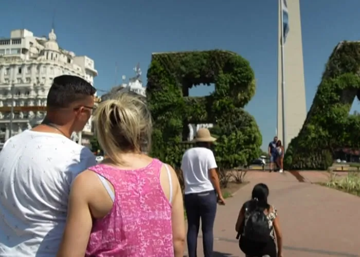 Os argentinos passam por um verão especialmente quente, com temperaturas beirando os 40ºC em diversas regiões.




, Turismo na Argentina, Pacotes de Turismo e Vagas de emprego Argentina, em, Brasil