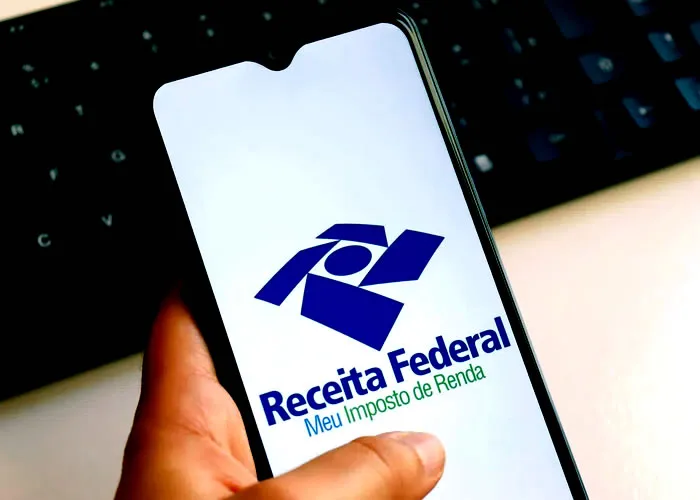 O primeiro lote de restituição do Imposto de Renda Pessoa Física (IRPF) 2022 estará disponível para consulta a partir das 10 horas da manhã desta terça-feira (24). Esse lote contempla também restituições residuais de exercícios anteriores.

O crédito bancário para mais de 3 milhões de contribuintes será realizado no dia 31 de maio, no valor de R$ 6,3 bilhões. Todo este valor será destinado a contribuintes que têm prioridade legal.

Para saber se a restituição está disponível, o contribuinte deve acessar a página da Receita na internet, clicar em "Meu Imposto de Renda" e, em seguida, em "Consultar a Restituição"., Aumentar limite cartão, Passagem aérea promoção e Como restituir IRPF, em, Brasil