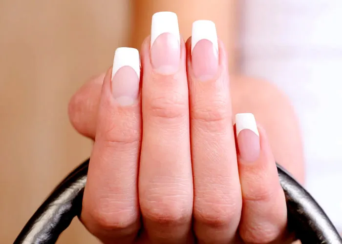 Acrilfix é uma marca de fortalecedor de unhas que está disponível há mais de 50 anos. O nome do produto vem da palavra grega para prego, acrux. O produto foi originalmente desenvolvido para fortalecer e endurecer as unhas de acrílico. Ao longo dos anos, o produto ganhou popularidade e se tornou um reforço de unhas de acrílico parcial. Como o produto, pode ser usado para reparar unhas quebradas e criar novas unhas.

As unhas são essenciais para a sobrevivência humana. Elas são usadas para construir tudo o que usamos na vida diária, desde utensílios domésticos até as gaiolas de nossos animais de estimação. Sem elas, os humanos teriam dificuldade em se agarrar a qualquer coisa. Além disso, cortar as unhas evita que as mãos sofram lesões dolorosas. 

As pessoas têm requisitos diferentes quando se trata de suas unhas. Alguns têm unhas duras que usam para construir instrumentos, enquanto outros têm dedinhos macios que usam para pintar. Independentemente de suas necessidades específicas, suas unhas devem ser cortadas regularmente. Caso contrário, suas unhas crescerão muito e se tornarão perigosas.

Muitas pessoas cortam as unhas quando são jovens para mantê-las curtas. Isso evita que suas unhas os machuquem quando adultos. No entanto, cortar as unhas encurta a área da superfície deixando as cutículas intactas. Isso torna muito mais difícil encontrar as cores e texturas de esmalte perfeitas para suas unhas. Também é muito mais difícil aplicar o esmalte suavemente quando você deixa parte da superfície da unha sem cortar. Além disso, nem todos os compromissos de unhas exigem que você deixe suas unhas descuidadas , especialmente se você quiser aprimoramentos de unhas de acrílico ou LED feitos no local. Se você quiser que elas sejam bem feitas, você precisará deixar suas unhas crescerem para que o manicure possa fazê-las corretamente.

Os unhas são como soldados, sem cuidado regular, ficam entediadas e fracas. Acrilfix fortalece e endurece as unhas saturando-as em um agente de fortalecimento durante as aplicações regulares de manutenção. O agente de fortalecimento torna muito mais fácil para você construir novas camadas de tecido de unha forte com cada aplicação do removedora de esmalte Acrilfix. As consultas regulares também permitem que o agente de fortalecimento do produto aumente os níveis naturais de proteína e colágeno das unhas. Assim, depois de usar Acrilfix, suas unhas estão muito mais fortes do que antes, sem torná-las mais grossas ou quebradiças.

Suas unhas são uma parte essencial das funções do seu corpo,  e é por isso que você precisa de unhas saudáveis! As consultas regulares os mantêm fortes e evitam que ocorram lesões nas unhas por muito tempo sem supervisão! Além disso, o uso de Acrilfix oferece unhas mais fortes e resistentes sem adicionar peso extra ou fragilidade! Não importa quais sejam seus requisitos para seus dedos, usar Acrilfix garantirá que eles fiquem bem!

, Técnicas de alongamento, Unhas encapsuladas e Unhas em gel, em, Brasil