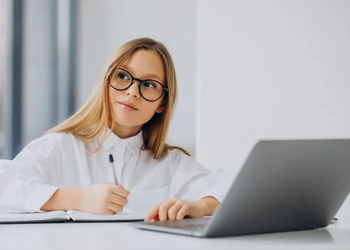 Inscrições: de 12-09-2022 a 14-10-2022

Cartão de informação: A partir de 23-01-2023
    
Provas: 29-01-2023

Especialidades de nível médio (exceto Policial Legislativo)

Jornada de 30 horas semanais registradas no terminal

coletor de dados.

Padrão de vencimento VL-31:

R$5.351,73 (cinco mil trezentos e cinquenta e um reais e setenta e três centavos).

Auxílios transporte e alimentação: R$1.302,50 (um mil, trezentos e dois reais e cinquenta centavos).
. Assistência médica complementar subsidiada e opcional.
. Assistência odontológica subsidiada e opcional.
. Carreira, nos termos da Resolução nº 5.214, de 2003, regulamentada pela Deliberação da Mesa nº 2.432, de 2008.

O Diretor-Geral da Secretaria da Assembleia Legislativa do Estado de Minas Gerais – ALMG –, no uso de suas atribuições legais, em conformidade com o art. 63, inciso II, da Resolução no 3.800, de 30 de novembro de 1985, e com a Decisão da Mesa da ALMG de 27 de junho de 2022, torna público que estarão abertas, no período de 12 de setembro a 14 de outubro de 2022, as inscrições para concurso público destinado ao provimento de cargos efetivos vagos do quadro de pessoal da Secretaria da ALMG, em regime estatutário, nos termos deste edital.

Cargo/Especialidade/Área de Seleção	

Data Prova Objetiva

Todas as especialidades de nível médio, Policial Legislativo Masculino e Feminino	

29 de janeiro de 2023

Todos os cargos/especialidades/áreas de seleção de nível superior	

5 de fevereiro de 2023

Acesse para baixar e ler o edital no botão ir
, Vagas para Técnico, Concurso IBAMA e Concurso PF, em, Brasil