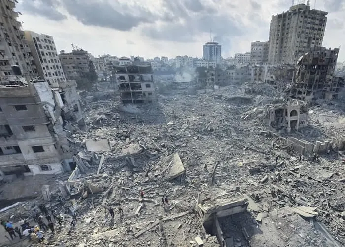 Em cidades e países do mundo árabe, uma onda de solidariedade ao povo palestino cresceu após os ataques do Hamas contra Israel, que levou a um conflito sem precedentes na região. 

De Ramallah a Beirute, de Damasco ao Cairo, o apoio à "resistência" contra a ocupação de territórios pelos israelenses é lembrado a todo momento.

É o caso de Farah al-Saadi, um vendedor de café de 52 anos de Ramallah, na Cisjordânia ocupada por Israel. Em entrevista à AFP, ele disse que durante toda a vida viu "Israel nos matar, confiscar as nossas terras e prender nossos filhos"., Ligação Whatsapp Israel, Bolsa medicina e Cursos de enfermagem, em, Brasil