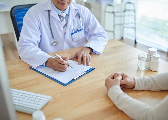 Serão apresentados nesta segunda-feira (18) os primeiros profissionais que irão fortalecer o atendimento à população contratados pelo programa Médicos pelo Brasil.

 

A cerimônia de apresentação será realizada no Palácio do Planalto e contará com a presença do presidente Jair Bolsonaro.

 

 

O processo seletivo do Médicos pelo Brasil disponibilizou 4.652 vagas para levar médicos aos municípios brasileiros .

 

Do total de vagas definidas, 595 são para tutores médicos e 4.057 são para médicos bolsistas.

 

O programa contemplou 1.911 municípios e 26 Distritos Sanitários Indígenas integrantes de 114 macrorregiões de saúde das regiões Norte, Nordeste, Centro-Oeste, Sul e Sudeste., Concurso Técnico de Enfermagem, Vagas médico da família e Atendimento home Care, em, Brasil