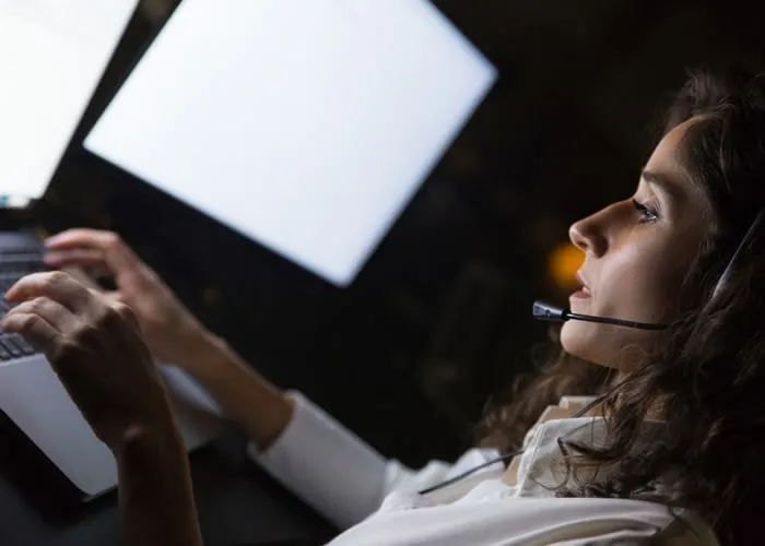 A Anatel, Agência Nacional de Telecomunicações, publicou, em seu portal na internet, espaço com informações sobre as iniciativas desenvolvidas para combater o telemarketing abusivo.

O canal oferece informações sobre o prefixo 0303, ligações feitas por robôs, as chamadas robocalls e o NãoMePerturbe. Também foi elaborada uma série de perguntas e respostas e um repositório de legislação e estudos sobre o assunto.

Em junho de 2022, a Anatel expediu medida cautelar para coibir as ligações feitas por robôs. Com isso, as prestadoras de telefonia passaram a ter que bloquear chamadas que utilizassem números não atribuídos pela agência reguladora.

A criação do prefixo 0303 foi uma das medidas da Anatel para combater o telemarketing abusivo. A A iniciativa foi adotada em junho deste ano com o objetivo de permitir que o consumidor identifique quem está chamando e faça a opção de atender ou não a ligação.

A nova página está disponível no endereço gov.br/anatel, seção ‘consumidor’. Depois, basta clicar em telemarketing, e, por fim, em ‘combate-as-chamadas-abusivas’., Graduação Digital,  Invista em seu Futuro e Curso Comunicação e Oratória, em, Brasil