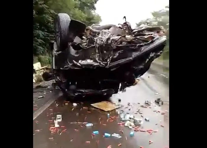 Uma acidente em uma rodovia revelou centenas de milhares de munições no interior de um veículo no vídeo é possível ver que com o impacto as munições se espalharam na rodovia., Cotação seguro carro, Seguro de veículos e Seguro de vida barato, em, Brasil