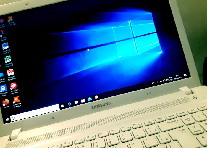 Globalnet Soluções e Entretenimento
Manutenção de Computadores e Notebooks
Av. Noel Nutels, n.º 52, Feira da Cidade Nova 1, ao Lado do T3
Manaus-AM
Telefone: 92 99105-4718 - Márcio
Suporte 24 horas.!


Realização da configuração do Notebook SAMSUNG NP270E5G - KD2BR



Referência: 17247
Marca: Samsung
Modelo: NP270E5G-KD2BR
Processador: Intel® Core™ i5 - 3210M
Frequência de Processamento (clock): 2.5GHz  
Memória RAM:  8GB
Hard Disk(HD): 1TB
Leitor e Gravador: Possui
Tamanho da Tela: 15.6 polegadas
Touchscreen: Não possui
Webcam: Sim, integrada
Vídeo: Intel HD Graphics 4000
Teclado: ABNT 2 + Alphanumérico
Mouse: Touchpad
Porta VGA: Possui
Bluetooth: Possui
Conexão Wifi: Possui
HDMI: Possui
USB: Possui, 3x (2.0)
Leitor de Cartão: Possui
Entrada para fone e microfone: Possui
RJ-45: Possui
Resolução máxima da tela: 1366x768
Bateria: Perfeita
Sistema Operacional: ​Windows 10 Home Single Language 64 Bits




Ativação do Windows 10, Antivírus e Pacote Office.
, Procurando um Notebook Samsung, Quer comprar Notebook? e Cupom com desconto comprar notebook , em, Brasil