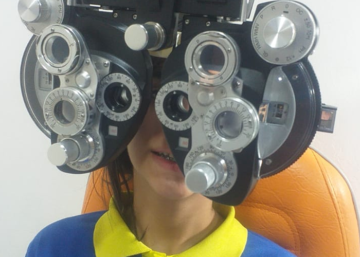 Optometrista em Manaus, O optometrista, profissional qualificado por cursos reconhecidos pelo MEC, é peça fundamental no cuidado com a saúde visual na atenção primária. Atuando com exames de refração, indicação de óculos, lentes de contato e terapias visuais não invasivas, ele contribui para a qualidade de vida da população. Na Clínica Opto Prime, o atendimento humanizado e baseado em evidências garante uma avaliação completa, voltada à detecção precoce de alterações oculares ou sistêmicas. A atuação precoce evita complicações maiores, como cegueira evitável, garantindo que o paciente seja encaminhado rapidamente ao especialista necessário.

#Optometria #SaudeVisual #OptoPrime #PrevençãoVisual

, exame de vista completo, Márcia Sousa Optometrista, em, Óptica e Optometria
