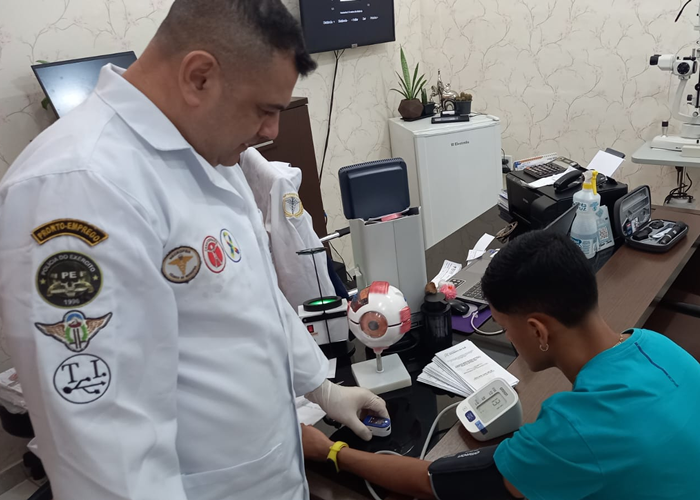 Exame de vista no Manoa, Manter a saúde dos olhos em dia é essencial para todas as idades, e a Clínica Opto Prime, localizada no bairro Manoa em Manaus, oferece exames de vista completos e modernos para toda a família. A optometria atua diretamente na prevenção de doenças visuais e na detecção precoce de problemas como miopia, astigmatismo, presbiopia e outras condições que podem comprometer a qualidade de vida. Além do atendimento individualizado na clínica, a Opto Prime realiza ações em bairros próximos, promovendo a conscientização sobre a importância dos exames periódicos. Agende sua consulta e cuide da sua visão com profissionais qualificados que utilizam tecnologia avançada para garantir diagnósticos precisos e tratamentos eficazes.

O Papel da Clínica Opto Prime no Manoa na Detecção Precoce de Problemas Visuais em Manaus

A detecção precoce de problemas visuais é fundamental para evitar complicações e preservar a qualidade de vida. Na Clínica Opto Prime, localizada no bairro Manoa, o exame de vista é realizado com atenção detalhada para identificar desde erros refrativos até doenças mais complexas. Os profissionais da optometria utilizam testes específicos para detectar alterações funcionais, o que muitas vezes não é feito em exames simples. A clínica também atua com ações em bairros de Manaus, promovendo a prevenção e a educação em saúde visual. Cuidar da visão é investir no bem-estar, e a Opto Prime é parceira nessa missão.

#ExameDeVistaManoa   #ClinicaOptoPrime   #SaudeVisualManaus   #OptometriaManoa   #MelhorExameDeVista, Prevenção saúde visual Manaus, Prevenção saúde visual Manaus, em, Óptica e Optometria