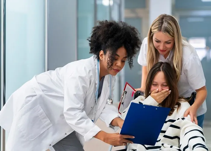 A Empresa Brasileira de Serviços Hospitalares (Ebserh) publicou, nesta quarta-feira (18), os editais do concurso público que oferecerá 545 vagas imediatas e formação de cadastro reserva. 

A seleção contempla oportunidades para os 45 hospitais universitários vinculados à rede, além da administração central. As vagas estão distribuídas entre as áreas médica, assistencial e administrativa., Hospitais universitários, Oportunidades de emprego na saúde e Rede hospitalar pública, em, Brasil