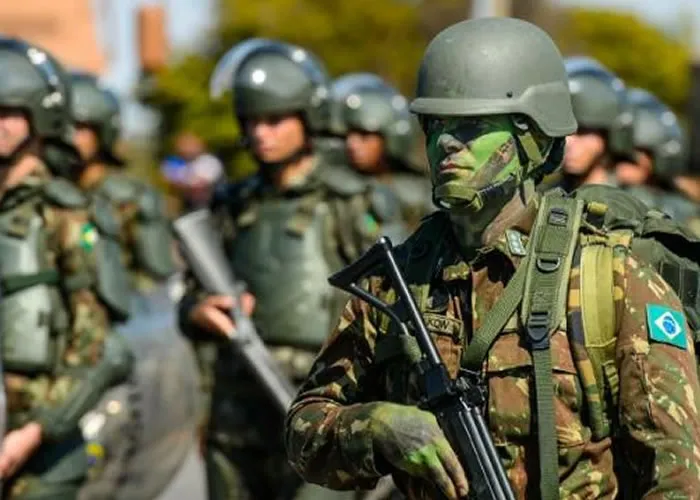 Na manhã deste sábado (3), militares das Forças Armadas vão participar, em Brasília ,  de  ensaio para o desfile cívico-militar em comemoração ao Dia da Independência do Brasil que vai acontecer  em 7 de Setembro.


Como parte do treinamento geral, tropas do Exército Brasileiro, sob coordenação do Comando Militar do Planalto, vão percorrer o lado norte do Eixo Monumental, na Esplanada dos Ministérios.

 

O tráfego de veículos ficará bloqueado durante o treinamento.

 

Na próxima semana serão realizados os ensaios das apresentações aéreas , que fazem parte do desfile de 7 de setembro. Os voos serão executados na segunda-feira (5), às 3 da tarde , e na terça-feira (6), a partir das 9 da manhã , sobre a Esplanada dos Ministérios., Empréstimo militar, Concurso Marinha e Seja militar exército, em, Brasil