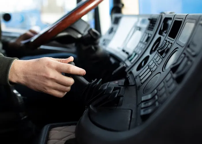 Experiência – seis meses na Carteira de Trabalho;

Requisitos obrigatórios – ter Carteira Nacional de Habilitação categoria “D”; 

Curso de Transporte Coletivo de Passageiros; 

Experiência em mecânica leve e pesada e como motorista rodoviário; 

Disponibilidade para viagens e trabalho em regime de escala 12×8;, Vagas auxiliar empresa, Vagas Balconista e Vagas recepcionista, em, Brasil