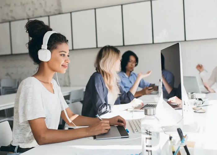 Área e especialização profissional: Marketing - Marketing

Nível hierárquico: Assistente

Lugar de trabalho: Manaus, AM

Regime de contratação de tipo Efetivo – CLT

Jornada Período Integral

Se você gosta da área de atendimento ao cliente e quer trabalhar numa empresa de tecnologia, envie seu CV. 

É importante que tenhas: Ensino médio concluído ou superior em curso;

Conhecimento no pacote office e internet;

Bom vocabulário e comunicação fluída;

Atenção e cordialidade;

Acesse o botão Ir para enviar seu curriculo.
, Assistente adminstrativo, Vagas recepcionista e Vagas para atendente, em, Brasil