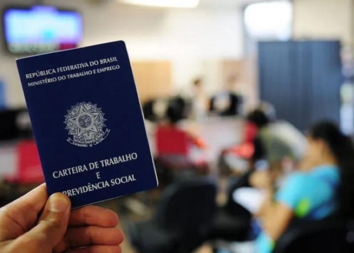 Os dados são do Novo Caged, o Novo Cadastro Geral de Empregados e Desempregados do Ministério do Trabalho, divulgado nesta terça-feira.  O setor de Serviços foi o grande destaque do mês, com mais de 215 mil novos postos de trabalho formais.

Acesse o botão IR Abaixo para cadastrar seu curriculo., Cadastrar curriculo, Curriculo online e Vagas recepcionista, em, Brasil