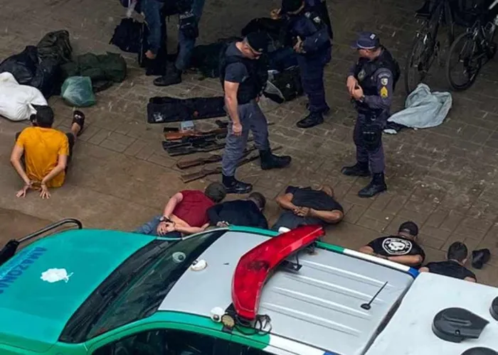 Os policiais em operação da Secretaria de Segurança Pública Amazonas (SSP-AM), realizaram uma operação onde foram apreendidas diversas armas de fogo. A operação faz parte do combate ao garimpo ilegal no Amazonas., Pacote de turismo, Cotação de passagens e Pacote de turismo, em, Brasil