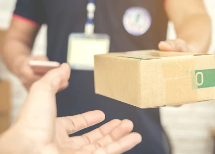 O Grupo 3corações é construído por pessoas, antes de tudo, apaixonadas pelo que fazem. Temos orgulho de crescer pela força do trabalho e seguir, cada vez mais longe, sem esquecer a nossa essência e os nossos valores.

É pelo nosso jeito simples de ser que celebramos a diversidade de pessoas e as experiências saborosas que entrelaçam histórias.

O resultado é uma companhia com produtos de qualidade, colaboradores e consumidores felizes, fornecedores e parceiros integrados em uma mesma missão: proporcionar experiências prazerosas que promovam alegria e bem-estar, criando laços duradouros e gerando valor para todos.

Deguste um mundo de possibilidades na maior empresa de café do Brasil!

Saiba mais em www.3coracoes.com.br

ATIVIDADES
• Realizar o carregamento e descarregamento de produtos ou materiais nos veículos de transporte.
• Auxiliar o motorista no processo de entrega.
• Movimentar as matérias-primas e produtos acabados entre as áreas.
• Organizar o depósito de produtos acabados.
• Zelar pela limpeza e organização da área de trabalho.

ESCOLARIDADE

Ensino Médio Completo.

DESEJÁVEL
• Experiência como auxiliar de expedição ou similares

REQUISITOS

Disponibilidade de horário – Segunda a sexta – 07h30 as 17h30 e aos sábados (8h00 as 12h00)

OFERECEMOS:
• Plano de saúde compartilhado;
• Plano odontológico;
• Cartão combustível;
• Manutenção para o veículo;
• Vale refeição ou alimentação;
• Kit de mensal de Produtos da empresa;
• Seguro de Vida;
• Gympass.

Base de trabalho: MANAUS-AM, Motorista CAT D, Vaga recepcionista e Repositor de mercadorias, em, Brasil