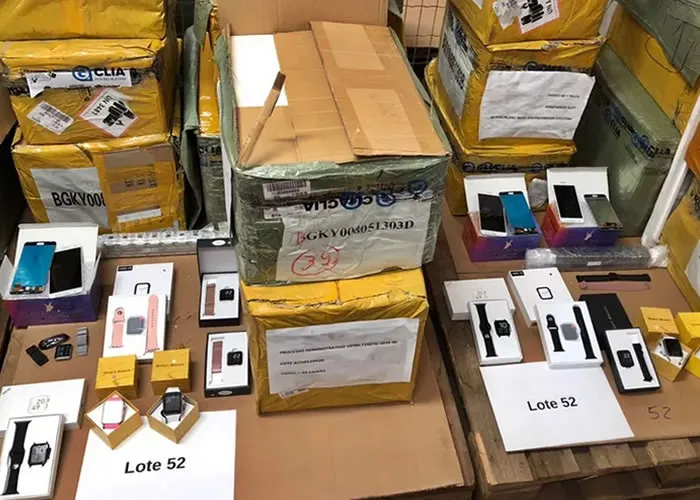 Está marcado para o dia 30 de junho um Leilão da Receita Federal de mercadorias apreendidas nos estados da Paraíba, Pernambuco e Rio Grande do Norte. 

Existem lotes a partir de R$ 350,00, segundo a Receita. As propostas são aceitas até 21h do dia 29 de junho. O leilão é todo eletrônico, e podem participar pessoas físicas e jurídicas. O interessado precisa utilizar um certificado digital válido para acessar o Centro Virtual de Atendimento ao Contribuinte (e-CAC), no site gov.br/receitafederal. O edital, a relação das mercadorias e outras informações, você também encontra no site da Receita., Perfumes Revendedor Estrela de Papel, Produtos de informática e Universidade das cópias, em, Brasil