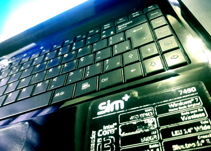 Neste equipamento foi realizada a troca do hd 500GB, SATA2, 5400 RPM por um SSD de 240 GB, Instalação do Sistema Operacional Windows 10 64 bits, seus aplicativos e utilitários.

Backup dos Arquivos, Reinstalação do Sistema Operacional, Reinstalação dos seus Aplicativos e Utilitários


Configurações do Equipamento:


Wireless: Rede sem fio IEEE 802.11 b/g/nTM, Bluetooth 3.0™
Web cam embutida: Sim, 1.3 Megapixel
Tamanho do HD: 500GB, SATA2, 5400 RPM
Tamanho da tela: LCD 14" polegadas, Widescreen com tecnologia LED
Sistema operacional: Windows® 7 Home Basic Original
Resolução: 1366 x 768 pixels
Processador: Intel® Core™ i3-2310M (2.1 GHz,3 MB L3)
Portas USB: Sim, 2xUSB
Placa mãe: Padrão Positivo
Placa de vídeo: Intel® HD Graphics 3000 com suporte a Directx® 10.1
Placa de som: Áudio de alta definição (HD)
Placa de rede: 10/100/1000Mbps, Gigabit Ethernet
Peso: 2,3kg
Padrão do teclado: Português–Brasil, 88 teclas
Mouse: Tipo Touchpad, com toque múltiplo, 2 botões
Modelo: Sim 7490 - 3030757
Memória: 4GB
Leitor de cartão: 6 em 1 (SD, SDHC, SDXC, MMC, MS, MS Pro)
Fonte de alimentação: 100~240V Automático, 65W
Entrada / Saída HDMI: Sim, 1xHDMI (saída)
Drive óptico: Leitor de Blu-Ray e DVD±RW (Leitor e gravador de CD/DVD)
Dimensões do produto (axlxp): 30,5 x 40 x 12 cm
Caixa de som: Integradas
Bluetooth: Bluetooth 3.0™
Bateria: Li-ion, 6 células, 4400mAh

Itens inclusos
- 1 Notebook
- 1 Cabo de força
- 1 Adaptador AC
- 1 Bateria
- 1 Manual de instruções


Globalnet Soluções e Entretenimento
Manutenção de Computadores e Notebooks
Av. Noel Nutels, n.º 52, Feira da Cidade Nova 1, ao Lado do T3
Manaus-AM
Telefone: 92 99105-4718 - Márcio
Suporte 24 horas.!


Realização da configuração do Notebook HP 246 G6

, ,  e , em, Brasil