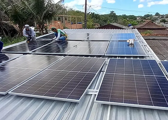 Cerca de 93% das moradias israelenses usam energia solar para aquecimento de água, que é a maior porcentagem de energia solar do mundo usada para fins domésticos.

"A energia solar, como o próprio nome indica, refere-se à energia cuja fonte é o Sol. Sua captação pode ser feita por meio de diversas tecnologias, como painéis fotovoltaicos, usinas heliotérmicas e aquecedores solares.

, Economia na  conta de luz, Financiamento Kit Energia e Kit energia solar, em, Brasil