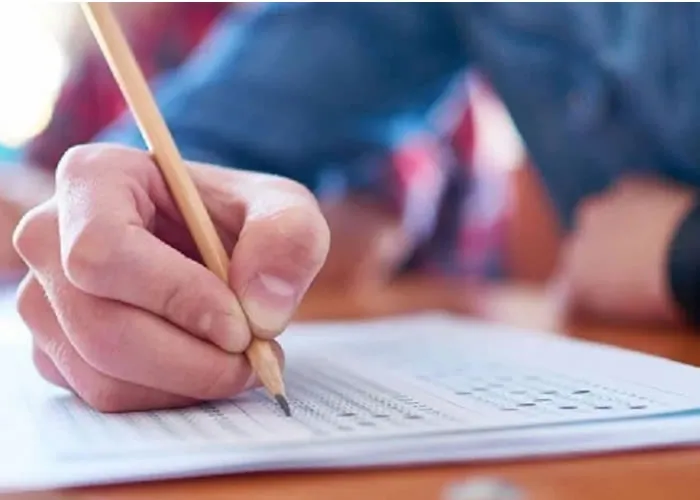 Na cidade de Manacapuru, no Estado do Amazonas, a Prefeitura Municipal, FUNPREVIM, SAAE, IMTRANS e SEMEC anunciaram a reabertura das inscrições para seis concursos públicos, oferecendo diversas vagas para profissionais com formação em níveis fundamental incompleto e completo, médio/técnico e superior.



De acordo com os editais retificados, os interessados podem se inscrever exclusivamente pela internet, no período das 9h do dia 5 de junho de 2024 às 23h59 do dia 22 de junho de 2024, horário local, mediante pagamento de taxa no valor de R$ 40 a R$ 90. Houve também mudanças na nomenclatura de alguns cargos, salários e outros subitens.

As vagas são:

Edital nº 02/2024 - Concurso Público - FUNPREVIM (8 vagas): Auxiliar de Serviços Gerais (1); Vigia (3); Assistente Administrativo (2); Contador (1); Assessor Jurídico (1).



Edital nº 03/2024 - Concurso Público - SAAE (47 vagas): Almoxarife (1); Auxiliar de Mecânico (1); Auxiliar de Encanador (8); auxiliar de serviços Gerais (2); Eletricista industrial (2); Encanador (5); Laboratorista (1); Leiturista (1); Motorista (2); Operador de estação de tratamento de água - eta (4); Operador da estação Esgoto - ete (2); Operador de poço (4); Pedreiro (1); Químico (1); Técnico de saneamento (1); Técnico de segurança no trabalho (1); Técnico em Mecânica (1); Vigia (4); Auxiliar administrativo (3); Recepcionista (2).



Edital nº 04/2024 - Concurso Público - IMTRANS (22 vagas): Auxiliar dos Serviços Gerais (1); Vigia (3); Agente de Trânsito (15); Motorista (1); Assistente Administrativo (2).



Edital nº 05/2024 - Concurso Público - Prefeitura (1.099 vagas): Auxiliar de Serviços Gerais (126); Vigias (93); Maqueiro (30); Artífice (17); Assistente Administrativo (184); Auxiliar de Vigilância Epidemiológica (20); Auxiliar de Patologia Clínica (12); Digitador (20); Motorista Fluvial (10); Assistente Administrativo (30); Fiscal de Vigilância Sanitária (4); Técnico em Enfermagem Socorrista (12); Técnico em radiologia médica (12); Técnico de Laboratório (17); Técnico de Enfermagem (235); Técnico de Enfermagem - Vacinador (30); Técnico em Patologia Clínica (15); Técnico em Saúde Bucal (18); Assistente Social (19); Biomédico (5); Cirurgião Dentista (7); Enfermeiro (127); Farmacêutico (11); Farmacêutico Bioquímico (11); Fisioterapeuta (13); Fonoaudiólogo (4); Nutricionista (5); Psicólogo (11); Terapeuta Ocupacional (1).



Edital nº 06/2024 - Concurso Público - Prefeitura (310 vagas): Auxiliar de Serviços Gerais (66); Coveiro (6); Vigia (25); Copeiro (3); Agente de Defesa Civil (5); Auxiliar Administrativo (10); Digitador (13); Eletricista (2); Entrevistador (6); Fiscal de Feira (2); Fiscal de Postura (5); Fiscal de Tributos (10); Guarda Municipal (80); Motorista Categoria D e E (2); Motorista Categoria AB e C (2); Assistente Administrativo (11); Multiplicador Ambiental (6); Técnico em Agropecuária (1); Técnico de Logística (2); Administrador (6); Analista Ambiental (6); Assistente Social (12); Auditor (2); Biólogo (1); Bioquímico (3); Contador (1); Fiscal Ambiental (1); Nutricionista (1); Pedagogo (10); Psicólogo (5); Tecnólogo em Logística (1); Tecnólogo em Pesca (1); Terapeuta Ocupacional (1); Turismólogo (1); Zootecnia (1).



Edital nº 07/2024 - Concurso Público - Prefeitura (SEMEC) (838 vagas): Auxiliar de Serviços Gerais (178); Merendeira (64); Vigia (54); Auxiliar Administrativo (66); Motorista Escolar (9); Motorista Fluvial (1); Assistente Administrativo (10); Assistente Social (2); Bibliotecário (2); Estatístico (2); Nutricionista (2); Pedagogo (9); Psicólogo (2); Educação Infantil (108); Ensino Fundamental I (173); Ensino Fundamental I - 1º ano ou 5º ano Ed. Especial (9); Ensino Fundamental I - 1º ano ou 5º ano de Libras (5); Ensino Fundamental I - 1º ano ou 5º ano Ed. Indígena (8); Ensino Fundamental II - 6º ano ou 9º ano - Ling. Portuguesa (31); Ensino Fundamental II - 6º ano ou 9º ano - Matemática (24); Ensino Fundamental II - 6º ano ou 9º ano - Ed. Física (34); Ensino Fundamental II - 6º ano ou 9º ano - Ciências (11); Ensino Fundamental II - 6º ano ou 9º ano - História (12); Ensino Fundamental II - 6º ano ou 9º ano - Geografia (14); Ensino Fundamental II - 6º ano ou 9º ano - Língua Inglesa (4); Ensino Fundamental II - 6º ano ou 9º Ano - Ensino Religioso (2); Ensino Fundamental II - 6º ano ou 9º ano - Artes (2).

, Concurso Manacapuru, Empregos Manacapuru e Folha dirigida, em, Brasil