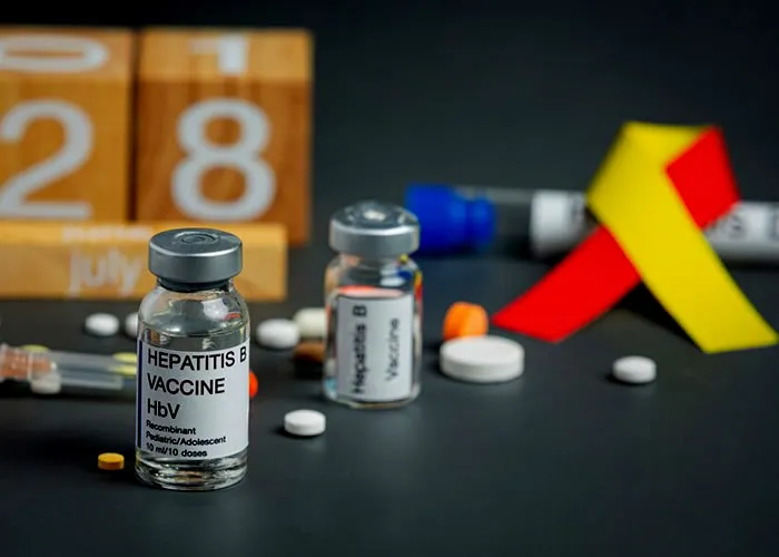 Ministério da Saúde abriu consulta pública sobre a proposta de incorporação de um medicamento para o retratamento da hepatite C crônica no SUS (Sistema Único de Saúde), em pacientes com ou sem cirrose compensada. A nova tecnologia é avaliada pela Comissão Nacional de Incorporação de Tecnologias no SUS e combina três antivirais que procuram inibir o processo de replicação viral no organismo, controlando a infecção.

A sociedade tem até o dia 13 de outubro para participar pelo endereço eletrônico: gov.br/conitec

A hepatite C é uma doença infecciosa que causa inflamação aguda ou crônica do fígado., Cartão vacina, Plano de saúde e Prontuário online, em, Brasil