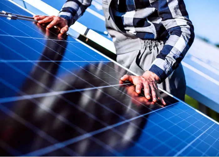 A energia solar é a energia coletada dos raios do sol. A maioria dos sistemas de energia solar usa células fotovoltaicas para aproveitar a luz solar para gerar eletricidade. Alguma energia solar também é coletada a partir do calor liberado pela superfície da Terra. A coleta de energia solar tem muitas vantagens e está evoluindo rapidamente para se tornar uma fonte amplamente utilizada de energia e calor.

Energia solar é uma forma de energia renovável, limpa e sustentável. É produzido pelo sol e pode ser usado para produzir eletricidade ou fornecer calor. Essa energia tem inúmeras aplicações, como em viagens espaciais, agricultura e saúde. Mas a energia solar também tem algumas desvantagens. Por exemplo, pode danificar equipamentos eletrônicos se não for blindado adequadamente. Além disso, a luz do sol pode danificar a pele do usuário se desprotegida. Portanto, há algumas coisas que precisam mudar sobre como usamos a energia solar antes que ela se torne uma fonte de energia alternativa amplamente acessível.

A energia solar é uma fonte de energia nova e em evolução. A partir de agora, apenas 10 a 20 por cento da energia global vem da energia solar. Espera-se que essa porcentagem aumente no futuro, à medida que novos métodos de aproveitamento da energia solar se tornarem mais eficientes e acessíveis. Os incentivos governamentais ajudam a tornar a energia solar mais acessível. Em alguns países, os incentivos fiscais incentivam os cidadãos a usar a energia solar para a produção de calor e água. Isso incentiva os cidadãos a passar a usar esta fonte de energia renovável sem incorrer em custos adicionais.

Em primeiro lugar, a energia solar está prontamente disponível; o sol está constantemente presente no céu. Mesmo no inverno, há muito sol para coletar energia solar. Isso torna a energia solar uma boa alternativa aos combustíveis fósseis, pois pode ser usada independentemente do clima ou da estação do ano. Além disso, coletar e transmitir energia solar não requer máquinas ou pessoal caro. Tudo o que é necessário é um local adequado e uma compreensão de como construir um coletor solar. Como resultado, muitos países em desenvolvimento estão adotando essa fonte limpa de energia.

Em segundo lugar, usar a luz do sol para cozinhar alimentos, aquecer casas e ferver água não gera gases de efeito estufa ou fumaça. Coletar e usar energia solar reduz a poluição ambiental causada por motores de combustão para aquecimento e cozimento. Além disso, isso reduz a dependência do gás natural como combustível; isso, por sua vez, reduz as emissões de gases de efeito estufa ao queimar gás natural para aquecimento. Coletar e usar a energia solar também reduz a necessidade de fertilizantes químicos e pesticidas, já que as plantas crescem muito melhor com menos necessidade de suplementação artificial. Esses projetos reduzem a dependência de recursos não renováveis enquanto aumentam a sustentabilidade no processo.

No entanto, coletar e usar a energia solar também não é perfeito - pode prejudicar o meio ambiente de algumas maneiras. A coleta de materiais usados na construção de um coletor solar pode perturbar os habitats naturais, o que pode ter conseqüências negativas para as populações de animais selvagens. O transporte de painéis e outros equipamentos também esgota os recursos naturais, como combustível e mão de obra. No entanto, atualmente não há uma boa maneira de aproveitar esse recurso sem causar um grande custo ambiental. Muitas soluções estão sendo experimentadas, mas levará anos até que essa tecnologia seja dimensionada e produza energia suficiente para alimentar nosso mundo moderno.

A energia solar tem muito potencial para alimentar nosso mundo moderno com energia limpa e sustentável, mas ainda não é perfeita. O meio ambiente se beneficia muito com o aumento do uso dessa fonte de energia limpa, mas só conseguiremos isso quando os obstáculos tecnológicos forem superados com sucesso. Até então, coletar e usar a energia solar faz sentido quando você está ciente de suas vantagens e desvantagens.

Sourenergy é o termo dado à energia obtida por meio da luz solar em seus vários comprimentos de onda. As fontes primárias de energia azeda são o sol e a atmosfera terrestre. Diferentes formas de energia solar incluem energia fotovoltaica, energia térmica, energia elétrica solar térmica e radiação solar. Embora a luz solar seja uma forma de energia solar, não é a mesma coisa que a energia solar; a luz solar é apenas a fonte das várias formas de energia solar.

O custo do uso de energia solar é muito menor do que outras fontes de eletricidade. Por esse motivo, muitas pessoas estão se voltando para o uso da energia solar como alternativa ao fornecimento de eletricidade atual. Os consumidores podem reduzir seus custos de eletricidade usando energia solar; isso faz sentido, considerando o quanto é mais barato em comparação com recursos tradicionais como carvão ou gás natural. Além disso, não há emissões associadas ao uso de energia solar, uma vez que produz compostos gasosos nocivos ao funcionar em sua forma mais básica (ou seja, sem blindagem).

À medida que nossa sociedade continua a depender de tecnologia moderna, fontes novas e acessíveis de formas renováveis e sustentáveis de energia se tornará cada vez mais importante, especialmente quando essas fontes reduzirem nossa pegada de carbono e aumentarem nosso padrão de vida ao mesmo tempo. O apoio governamental a esses tipos de novas tecnologias ajuda a torná-las amplamente utilizadas, ao mesmo tempo em que nos incentiva, como consumidores, a mudar nossos métodos de fornecimento de acordo. Sem incentivos governamentais, não haveria como usar essa forma revolucionária de energia da maneira que nos beneficia tanto hoje.
, Vantagem energia solar,  Projeto de energia solar e Financiamento kit solar, em, Brasil