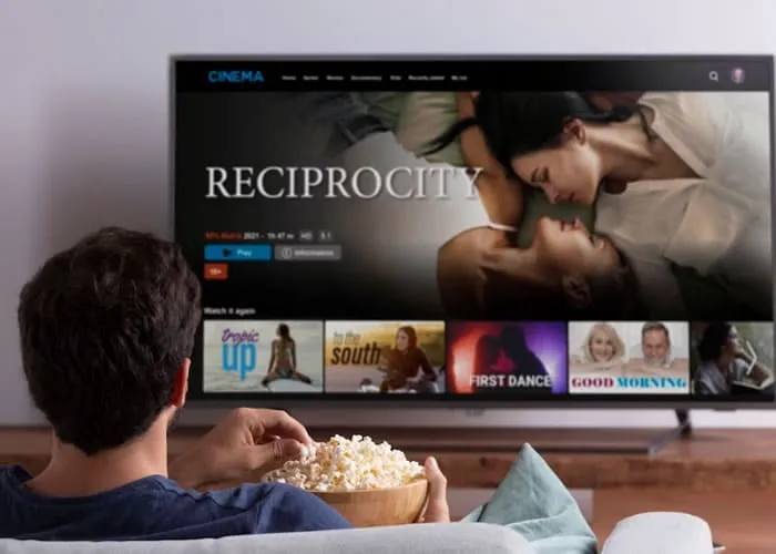 Assistir filmes online gratuitamente pode ser uma opção conveniente, mas é importante fazê-lo de maneira legal e respeitando os direitos autorais. Há várias maneiras de acessar filmes gratuitamente, mas lembre-se de que nem todas são legais ou seguras. Aqui estão algumas opções legais e gratuitas para assistir seus filmes preferidos.

Tubi TV

O Tubi TV é um serviço de streaming gratuito que oferece uma ampla variedade de filmes e programas de TV. Ele é suportado por anúncios, mas não requer uma assinatura.

Crackle

O Crackle é um serviço de streaming gratuito que oferece uma biblioteca rotativa de filmes e programas de TV. Você precisa criar uma conta, mas não precisa pagar por uma assinatura.

Popcornflix

Popcornflix é um serviço de streaming que oferece filmes gratuitos e programas de TV. Novamente, é suportado por anúncios e não requer uma assinatura.

Kanopy

Kanopy é uma plataforma de streaming gratuita que está disponível através de bibliotecas locais e instituições educacionais. Se você tiver um cartão de biblioteca válido, pode acessar uma ampla variedade de filmes gratuitamente.

YouTube

O YouTube tem uma seção de filmes que inclui filmes gratuitos com anúncios. Você também pode encontrar filmes gratuitos em canais específicos, embora nem todos sejam legais.
, Smart TV Crystal 65 4K, TV LED 60 4K e Samsung Gaming, em, Brasil
