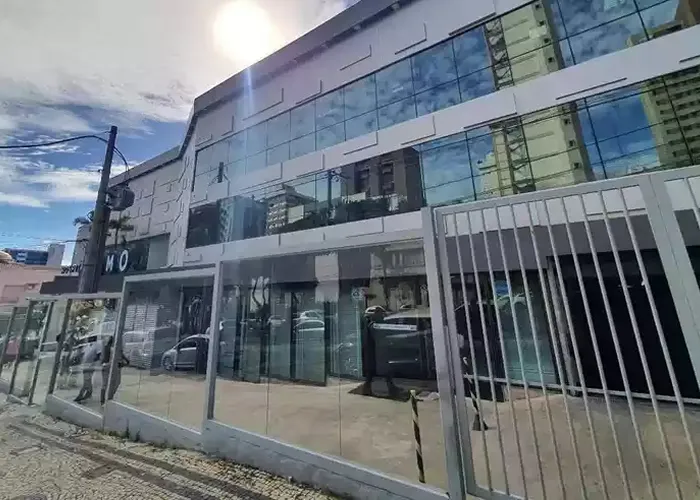A Polícia Civil investiga a morte de uma mulher, de 38 anos, paciente do Instituto Mineiro de Obesidade (Instituto IMO), localizado no Bairro de Lourdes, região centro sul de Belo Horizonte, que morreu na madrugada desta terça-feira (25/4), depois de uma cirurgia plástica.

Segundo as primeiras informações, a mulher teria tido complicações após o procedimento cirúrgico. O corpo foi encaminhado para o Instituto Médico Legal (IML)., Depilação a LED Holonyak, Aparelho Terapia Híbrida e Clínicas de harmonização, em, Brasil