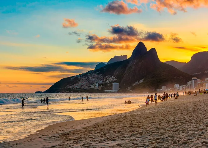 Ferramenta oferece informações geradas por órgãos estaduais e municipais de meio ambiente de 13 dos 17 estados – Alagoas, Bahia, Ceará, Maranhão, Pernambuco, Rio de Janeiro, Rio Grande do Sul, Santa Catarina, São Paulo, Sergipe, Rio Grande do Norte, Paraná e Espírito Santo.

O Brasil é reconhecido internacionalmente pela beleza de suas praias, que acolhem diariamente os habitantes locais e são o destino de muitos turistas.

 

 

Para  fornecer informações para melhorar a experiência e uso destes recursos naturais, o Ministério do Meio Ambiente lançou  o aplicativo  “Praia Limpa”.

 

 

 

Desenvolvido em parceria com os estados e cidades  costeiras, e com apoio do Projeto TerraMar , o aplicativo já integra as informações geradas por órgãos estaduais e municipais de meio ambiente de 13 dos 17 estados – Alagoas, Bahia, Ceará, Maranhão, Pernambuco, Rio de Janeiro, Rio Grande do Sul, Santa Catarina, São Paulo, Sergipe, Rio Grande do Norte, Paraná e Espírito Santo.

 

O aplicativo permite  conhecer a situação atualizada da balneabilidade em mais de 1.000 pontos do litoral brasileiro.

 

 

O aplicativo “Praia Limpa” permite ainda o acesso a informações sobre condições climáticas, nível das marés e fases da lua, bem como à avaliação destes locais por frequentadores e visitantes, com relação à limpeza, infraestrutura existente e facilidade de acesso.

 

 

Além de contribuir para a experiência dos cidadãos nas praias brasileiras, o ‘Praia Limpa’ fornece uma visão abrangente dos pontos críticos da costa brasileira, onde são necessários investimentos, principalmente em saneamento básico.



O App  está disponível gratuitamente para download nas versões para dispositivos Android e iOS por meio do “SuperApp MMA”., Consulta promoção de Hospedagem, Praias com Hoteis e Alugar casa de praia, em, Brasil