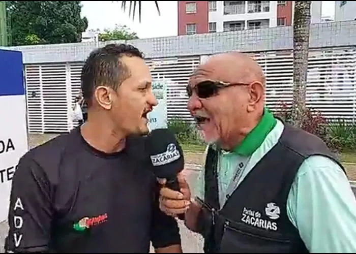 Um vídeo que registra uma discussão entre um reporte e um militante do ex-presidente Jair Bolsonaro  quase  termina em tragédia em frente do quartel do CMA - COMANDO MILITAR DA AMAZÔNIA.

Antes mesmo que o reporte comesse a entrevista, o militante já foi desmentindo o reporte que estava acusando-o de vandalismo. 

O reporte ficou muito irritado com o entrevistado que partiu para a agressão, o mesmo chegou quase ao ponto de agredir o militante. 

Assista o vídeo logo abaixo.
, Passagem aérea barata, Conheça o Amazonas e Pacote de turismo, em, Brasil