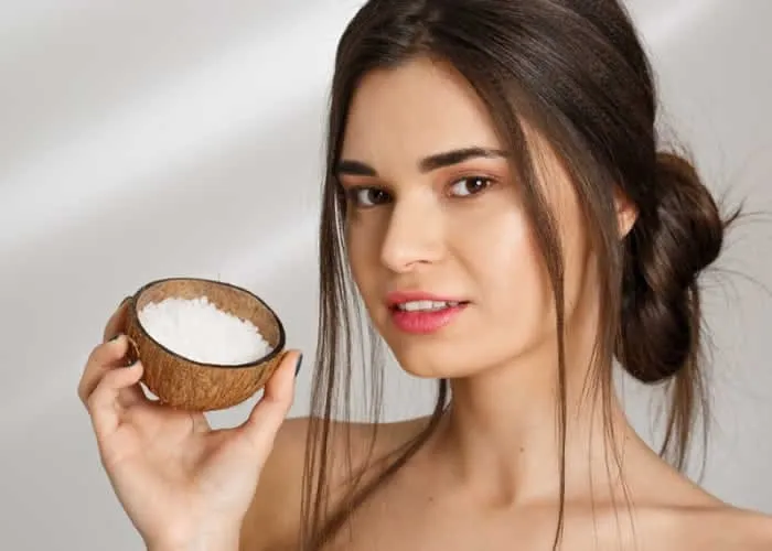 Aqui estão alguns que são conhecidos por oferecer ótimos resultados sem pesar no bolso.



Óleo de Jojoba

Ótimo para hidratar a pele e equilibrar a produção de óleo, especialmente para peles oleosas.



Máscara de Argila

A argila é excelente para limpar profundamente os poros, removendo impurezas e oleosidade.



Água Micelar

Uma forma suave e eficaz de limpar a pele, removendo maquiagem e impurezas sem irritar.


Protetor Solar

Fundamental para proteger a pele dos danos causados pelo sol. Existem várias opções acessíveis no mercado.


Vitamina C

É um antioxidante poderoso que ilumina e uniformiza o tom da pele. Muitas marcas oferecem opções acessíveis de séruns de vitamina C.


Creme Hidratante com Ácido Hialurônico

Ajuda a manter a pele hidratada e firme. É possível encontrar opções econômicas em várias marcas., Produtos de beleza facial, Produtos de beleza dropshipping e Beleza na web, em, Brasil