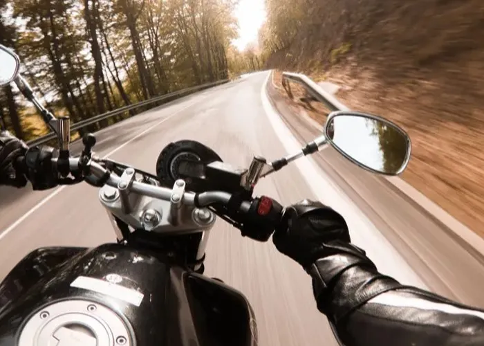 Apostando no crescimento da produção de motos e no grande volume de emplacamentos em anos anteriores, a Maxpar, empresa do Grupo Autoglass, possui um pacote de assistências essenciais para o segmento: o Moto VIP. 
As assistências do MOTO VIP manterão o cliente protegido nos momentos de maior necessidade. O pacote inclui as coberturas seguintes:

Reparo ou troca de faróis, retrovisores e lanternas:

    Faróis auxiliares e principais
    Retrovisores externos
    Lanternas principais e auxiliares

Reparo ou troca de pneus, rodas e itens do sistema de suspensão:

    Pneu dianteiro e traseiro 
    Roda dianteira e traseira 
    Itens de suspensão, alinhamento e balanceamento , Cobertura Roubo e Furto, Seguro Roubo e Contratar seguro de vida, em, Brasil