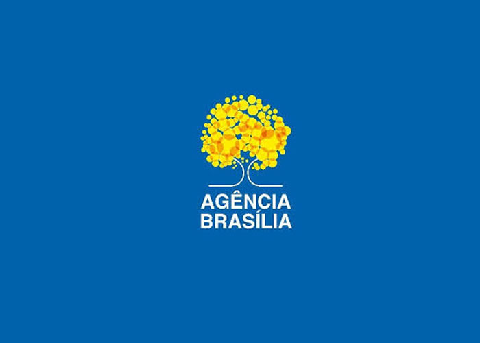 O Brasil registrou, ao longo de 2024, 1.578 casos confirmados de mpox. O painel de monitoramento do Ministério da Saúde contabiliza ainda 60 casos prováveis e 434 casos suspeitos da doença no país.

A maioria das infecções se concentra na faixa etária dos 30 aos 39 anos (751 casos), seguida pelos grupos de 18 a 29 anos (496 casos) e de 40 a 49 anos (275 casos). Os homens respondem por 81% dos casos confirmados, sendo que 70% declararam ter relações sexuais com homens.

Outro recorte divulgado pelo painel de monitoramento do ministério é o de raça e cor. Os dados mostram que 46% dos casos de mpox no Brasil se concentram entre brancos; 29%, entre pardos; e 11%, entre pretos.

O Sudeste lidera o ranking de regiões com mais infecções, com 1.269 casos. Em seguida estão Nordeste (137), Centro-Oeste (97), Norte (712) e Sul (61). Entre os estados, São Paulo e Rio de Janeiro aparecem na frente, com 866 e 320 casos, respectivamente., Sintomas MPOX, Apostilas e Vacinas
