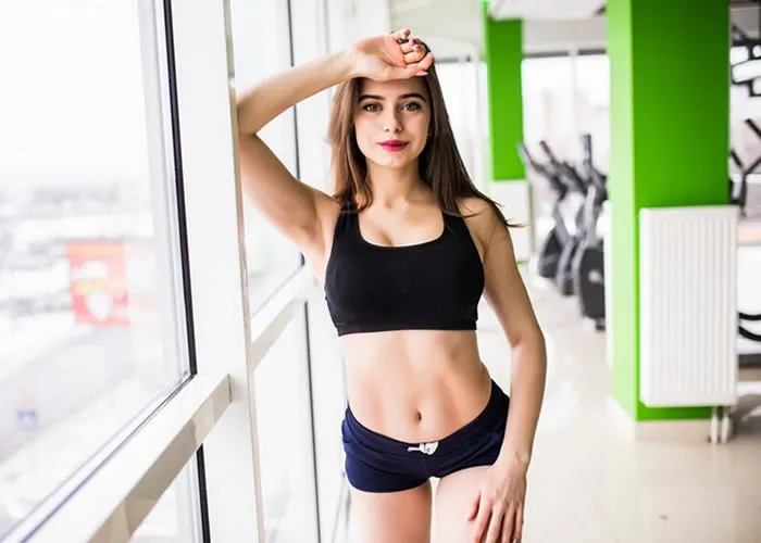 Barriga de tanquinho são a inveja de atletas, fisiculturistas, homens, mulheres e loucos por fitness. Todo mundo quer parecer atlético e musculoso sem as protuberâncias feias que o acompanham. Desenvolvido por fisiculturistas como um meio de alcançar uma aparência hard-core, o abdômen tanquinho é caracterizado por músculos definidos e pouco ou nenhum tecido adiposo. Essencialmente, estes são os abdominais da lenda: eles são visíveis do espaço!

Para atingir um tanquinho, você precisará fazer exercícios significativos e mudanças na dieta. Primeiro, você terá que se comprometer com um plano regular de exercícios. A massa muscular aumenta suas necessidades calóricas gerais, então você terá que se concentrar em perder peso primeiro. Depois de atingir o peso corporal desejado, você pode começar a trabalhar os músculos abdominais. A melhor maneira de fazer isso é com flexões. Para adicionar definição à sua cintura, faça abdominais ao mesmo tempo. Você também pode incluir pranchas, redemoinhos oblíquos e curvas laterais em seu plano de treino abdominal.

Fisiculturistas muitas vezes reclamam que atingir seis pack abs é difícil - até impossível - dada a quantidade de hype em torno dele. Mas a verdade é que qualquer um pode alcançar esse físico se estiver disposto a dedicar tempo e esforço. Exercitar-se regularmente lhe dará a força e a flexibilidade necessárias para esculpir seu abdômen. Depois disso, tudo o que você precisa fazer é comer direito e ver a gordura derreter!

Obter seis pack abs é mais fácil dizer do que fazer, mas isso não significa que seja impossível! Aqui estão algumas dicas para adquirir este físico cobiçado:

1) Primeiro, decida qual lado da sua cintura você quer emagrecer. Por exemplo, se você quiser uma cintura fina, coloque as mãos nos quadris. Em seguida, envolva os músculos abdominais puxando o umbigo em direção à coluna o máximo possível. Segure por dois segundos e solte. Faça três séries de quinze repetições duas ou três vezes por semana para obter melhores resultados.

2) Seu próximo passo é se concentrar no fortalecimento dos flexores do quadril e dos músculos da coxa. Estes são os músculos localizados nos quadris que puxam as pernas em direção ao tronco quando você está sentado ou parado. Para fortalecê-los, sente-se em uma caixa ou cadeira para que você possa usar os pés como alavanca enquanto contrai os isquiotibiais. Realize este exercício enquanto estende uma perna no eixo a 90 graus. Segure por trinta segundos e repita com a outra perna.

3) Para atingir o abdômen tanquinho, coma refeições leves antes de dormir para que você tenha tempo para exercícios abdominais vigorosos. Muitas pessoas acreditam que comer refeições pesadas antes de dormir interfere nos resultados do treino. No entanto, isso não é verdade, pois refeições pesadas não afetam significativamente os níveis de açúcar no sangue. Em vez disso, faça refeições leves duas ou três horas antes de dormir e faça exercícios abdominais rigorosos à noite.

Um conjunto bem definido de barriga tanquinho faz com que cada corpo pareça incrível. Se você é dedicado e disposto a se exercitar, esse visual duro não é impossível! Primeiro, concentre-se em fortalecer os flexores do quadril e os músculos da coxa com um simples exercício do Qatar. Em seguida, concentre-se em aumentar a definição realizando flexões ou abdominais todos os dias.

Por fim, faça refeições leves duas ou três horas antes de dormir para ter tempo para exercícios abdominais. Com dedicação e trabalho duro - qualquer um pode obter o físico dos seus sonhos!

, Exercícios barriga tanquinho, Seca barriga e Lista de exercício, em, Brasil