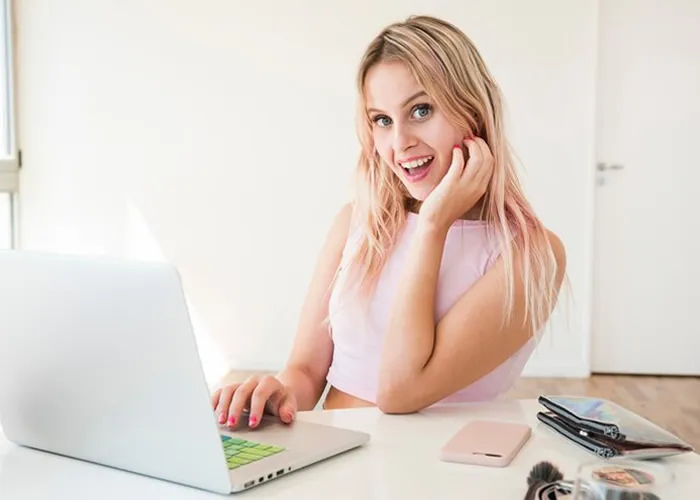 Procurar emprego pode ser um desafio em qualquer fase da vida. Jovens que ingressam no mercado de trabalho, adultos em transição de carreira ou idosos buscando novas oportunidades enfrentam desafios diferentes. No entanto, todos compartilham uma meta: conquistar uma vaga que combine com suas habilidades e objetivos, Mercado de trabalho, Networking e Carreira, em, Brasil
