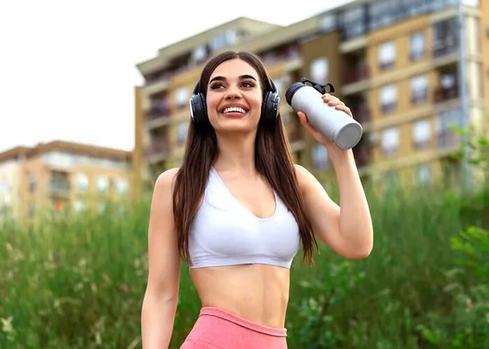 A pele é uma das partes mais importantes do nosso corpo. Sim, é verdade. É o que colocamos em nosso corpo e é a primeira coisa que as pessoas veem quando nos conhecem. A nossa pele é um verdadeiro reflexo da nossa saúde e bem-estar, e é importante cuidar dela. Existem muitas maneiras de manter a pele jovem, mas nem todas são saudáveis. 


Um guia para iniciantes em cuidados com a pele.

A primeira coisa que você deve fazer é começar com uma boa rotina de cuidados com a pele. Esta é a coisa mais importante que você pode fazer. Se sua pele for saudável e jovem, ela ficará melhor. Também é importante ter uma alimentação saudável. O que você come também afetará sua pele. Por exemplo, se você está comendo muito açúcar, sua pele estará mais propensa a espinhas. Você também deve beber muita água.

Existem muitas maneiras de manter a pele saudável e jovem, aqui estão algumas delas:

- Beba bastante água
- Coma uma dieta saudavel
- Evite fumar e beber
- Use protetor solar
- Exercício
- Manter um peso saudável
- Durma o suficiente

É importante que as pessoas cuidem da pele. É uma parte necessária do corpo e precisa ser protegida e cuidada. Para manter sua pele saudável e jovem, você deve tentar ficar longe do sol e evitar fumar. Você também deve tentar comer saudável e fazer exercícios. Além disso, você deve usar protetor solar e hidratante em uma base regular. Você também deve evitar o uso de produtos de limpeza agressivos ou produtos muito ricos. Você também deve evitar o uso de produtos que contenham álcool e outros produtos químicos agressivos.

A melhor maneira de manter a pele saudável e jovem é cuidar dela todos os dias. Você deve usar um hidratante todos os dias e evitar produtos químicos agressivos. Também é importante evitar fumar e beber álcool. Estes são os dois maiores fatores que contribuem para danos à pele. Além disso, você deve se certificar de que está comendo uma dieta saudável. A coisa mais importante a ter em mente é que uma dieta saudável também é uma dieta saudável para a pele. Isso significa que você deve se certificar de que está recebendo vitaminas e minerais suficientes. Isso irá ajudá-lo a manter uma pele saudável.


, Bioestimulador de colágeno, Máscara Anti-Espinhas e Fotoproteção da pele, em, Brasil