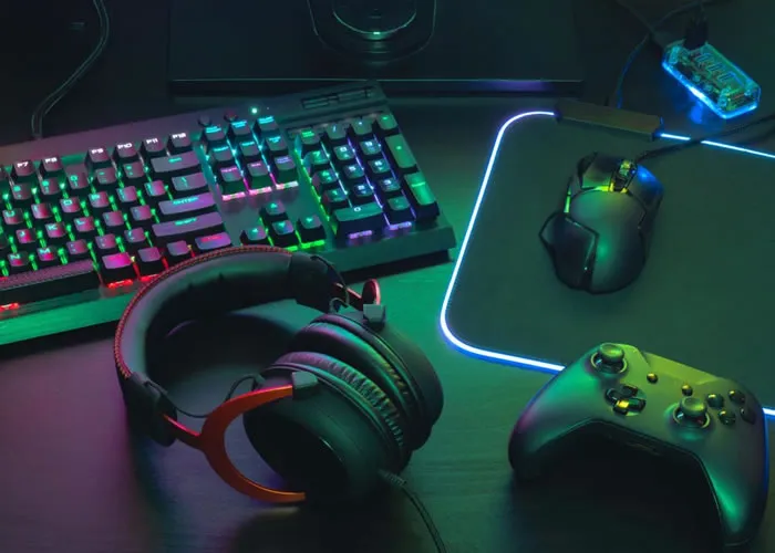 O Governo Federal anunciou nesta quinta-feira (16) uma nova rodada de redução dos impostos de importação, desta vez, para videogames, consoles e acessórios. Ao invés dos atuais 16%, a alíquota reduzida será de 12% para as importações de partes e acessórios dos consoles e máquinas de videogame. Para videogames com telas incorporadas (portáteis ou não) e suas partes, a redução será de 16% para 0%. 

A medida passa a valer a partir do dia 1º de julho. Em agosto de 2021, esses produtos também tiveram a alíquota do IPI reduzida. Pelas redes sociais, o presidente Jair Bolsonaro destacou que desde 2019 o governo vem reduzindo ou zerando impostos de produtos, alimentos da cesta básica, combustíveis, bens de consumo e outros., Fornecedores da China, Pc Gammer completo e Jogos e consoles Promoção, em, Brasil